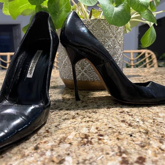 Manolo Blahnik / tuccio Black Patent Leather Pumps 38.5 - Picture 2 of 8